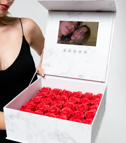 LovelyPresents | VIDEOBOX